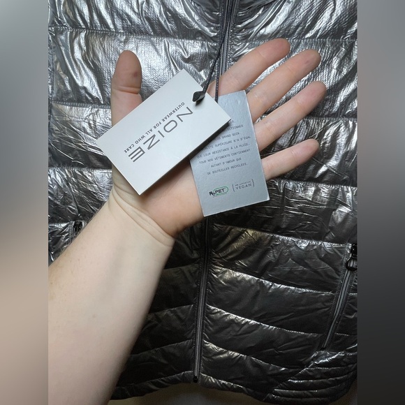 Noize NWT Melanie Metallic Silver Puffer Jacket in size M - Picture 3 of 8